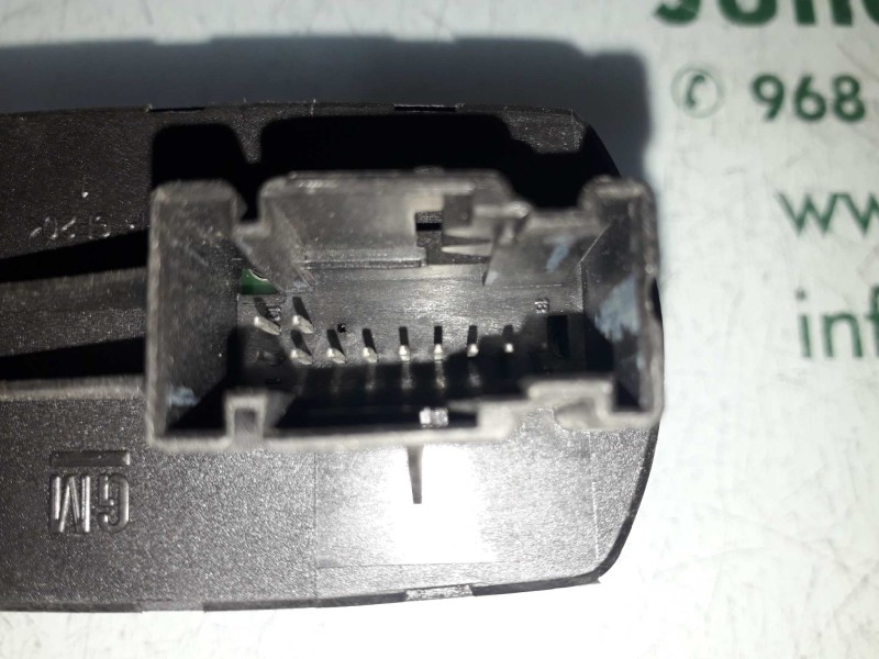 Recambio de mando elevalunas delantero izquierdo para opel corsa d catch me referencia OEM IAM 13258521AA  