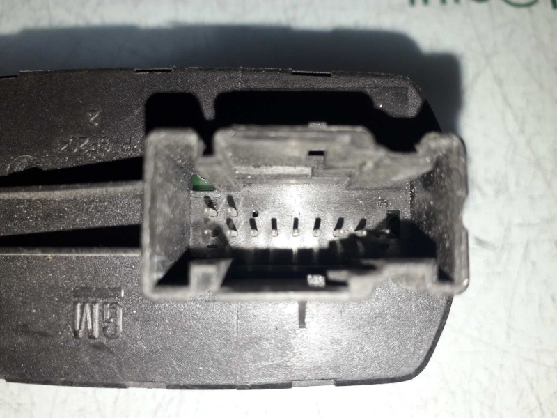 Recambio de mando elevalunas delantero izquierdo para opel corsa d cosmo referencia OEM IAM 13258521AA  