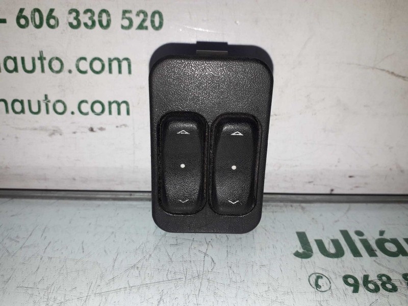 Recambio de mando elevalunas delantero izquierdo para opel corsa c club referencia OEM IAM 13363202 24409205 