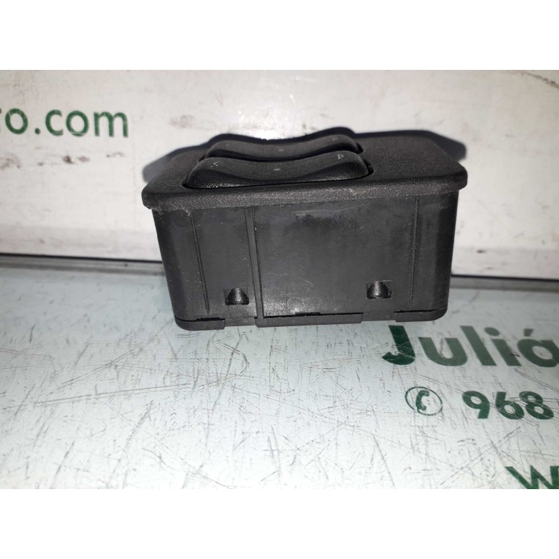 Recambio de mando elevalunas delantero izquierdo para opel corsa c club referencia OEM IAM 13363202 24409205 