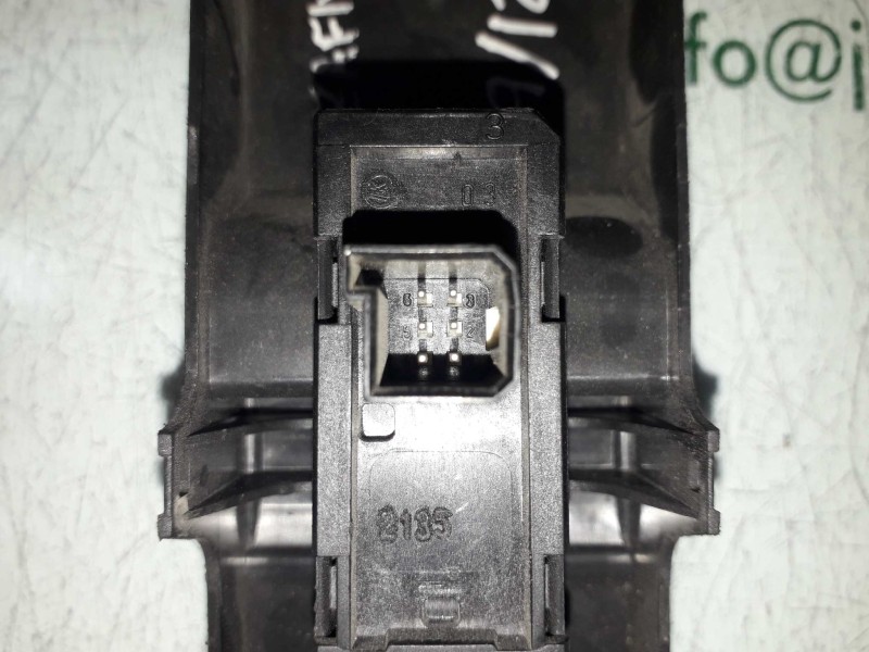 Recambio de mando elevalunas delantero derecho para opel zafira b edition ´´111 jahre´´ referencia OEM IAM 13197132 93162821 