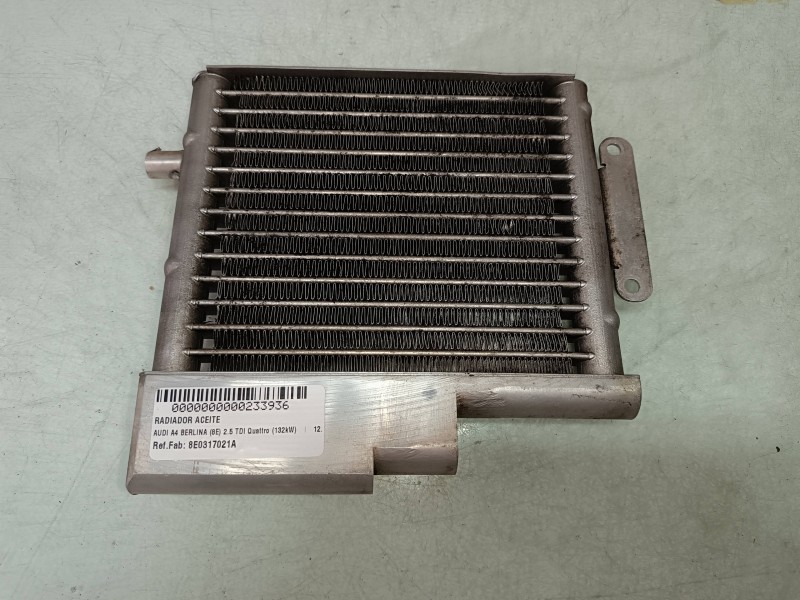 Recambio de radiador aceite para audi a4 berlina (8e) 2.5 tdi quattro (132kw) referencia OEM IAM 8E0317021A  