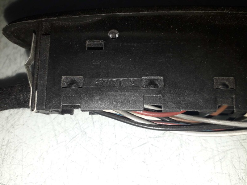 Recambio de mando elevalunas delantero izquierdo para opel omega b básico berlina referencia OEM IAM 4670702  