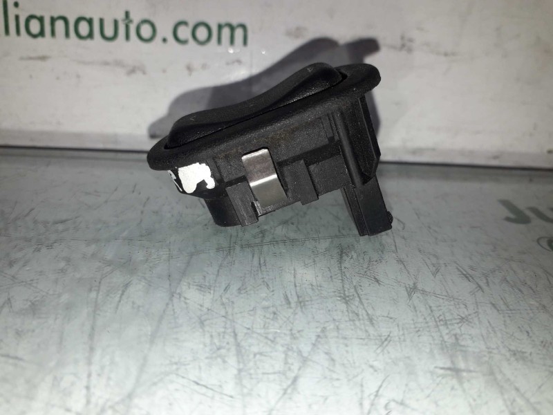 Recambio de mando elevalunas delantero derecho para opel astra g berlina club referencia OEM IAM 13363100 90561388  Recambio de mando elevalunas delantero derecho para opel astra g berlina club referencia OEM IAM 13363100 90561388