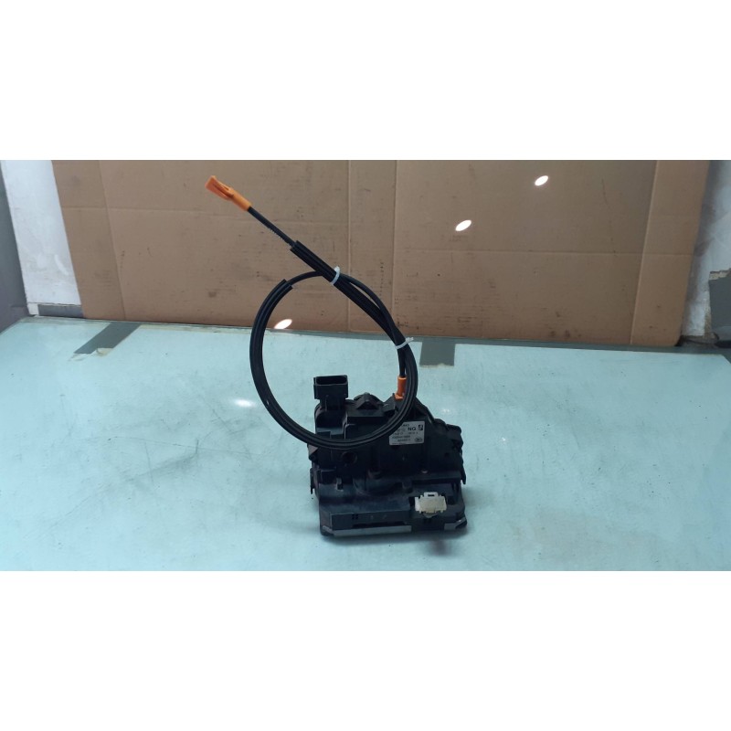 Recambio de cerradura puerta delantera derecha para opel corsa e edition ecoflex referencia OEM IAM 13431840 C29346100 032540795