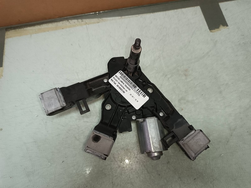 Recambio de motor limpia trasero para peugeot 308 business line referencia OEM IAM 9819523180 0390205010 BOSCH