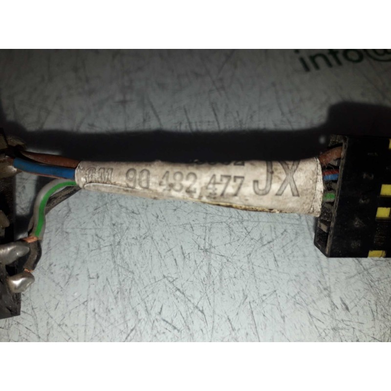 Recambio de mando elevalunas delantero izquierdo para opel corsa b viva referencia OEM IAM 90482477 03930716 