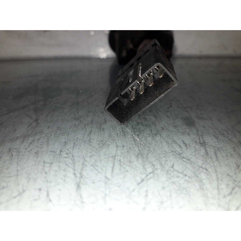 Recambio de mando elevalunas delantero izquierdo para opel corsa b viva referencia OEM IAM 90482477 03930716 