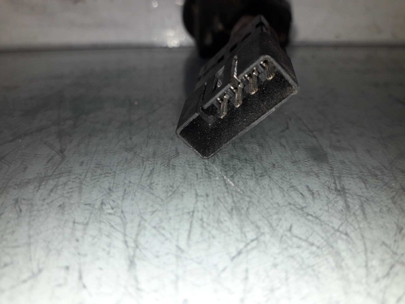 Recambio de mando elevalunas delantero izquierdo para opel corsa b viva referencia OEM IAM 90482477 03930716 