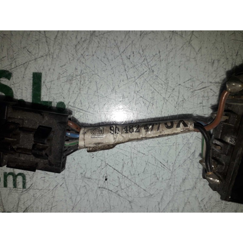 Recambio de mando elevalunas delantero izquierdo para opel corsa b viva referencia OEM IAM 90482477 03930716 