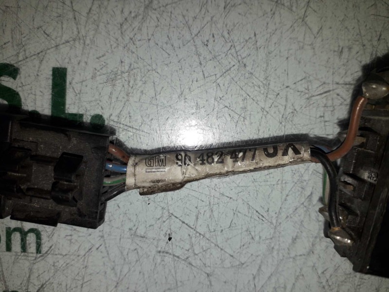 Recambio de mando elevalunas delantero izquierdo para opel corsa b viva referencia OEM IAM 90482477 03930716 