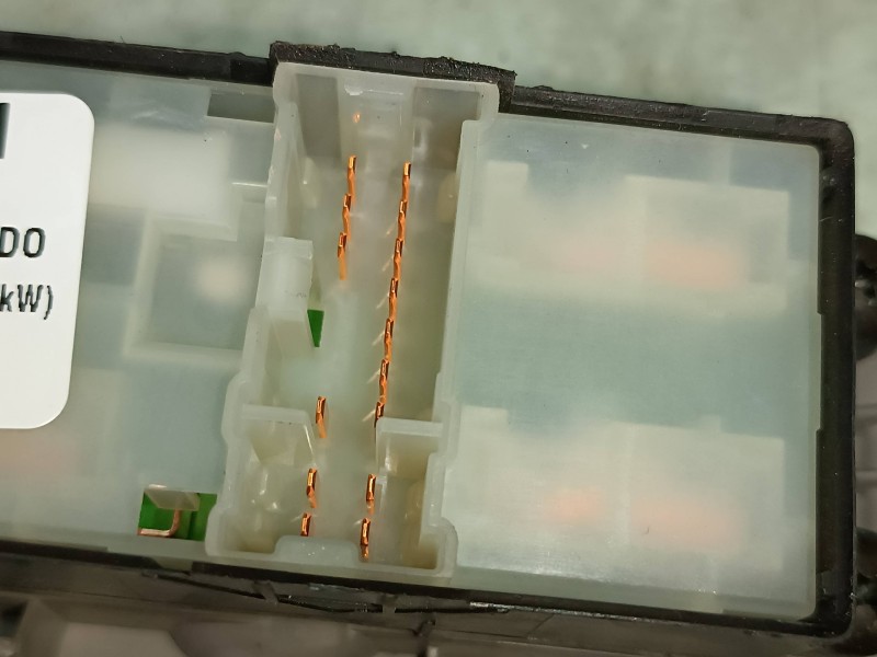 Recambio de mando elevalunas delantero izquierdo para nissan almera tino (v10m) ambience referencia OEM IAM 80961  