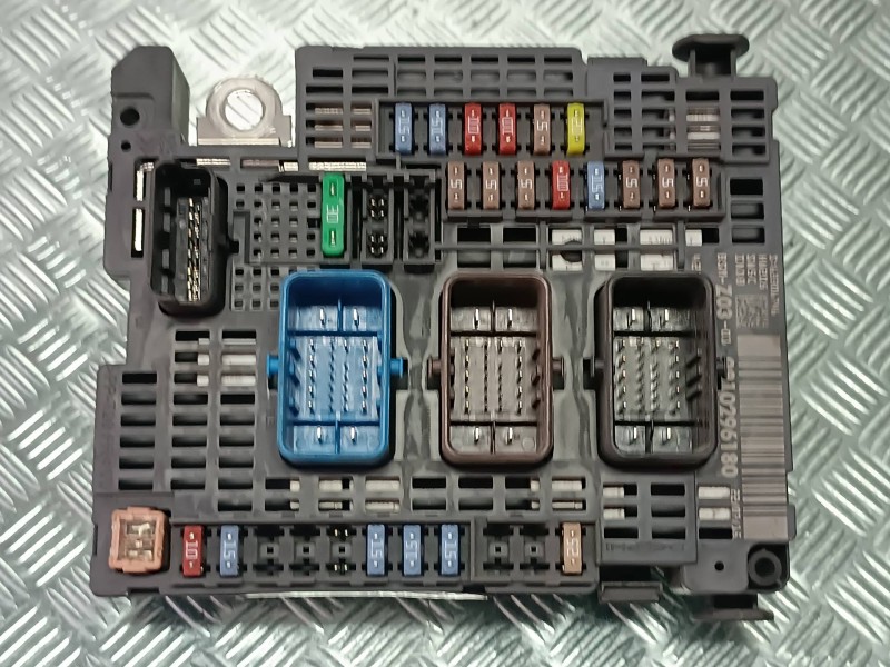 Recambio de caja reles / fusibles para citroen c4 picasso feel referencia OEM IAM 9810296180 BSMZ0301 DELPHI