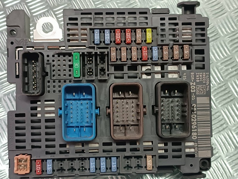 Recambio de caja reles / fusibles para citroen c4 picasso feel referencia OEM IAM 9810296180 BSMZ0301 DELPHI