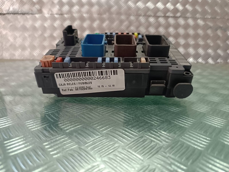 Recambio de caja reles / fusibles para citroen c4 picasso feel referencia OEM IAM 9810296180 BSMZ0301 DELPHI