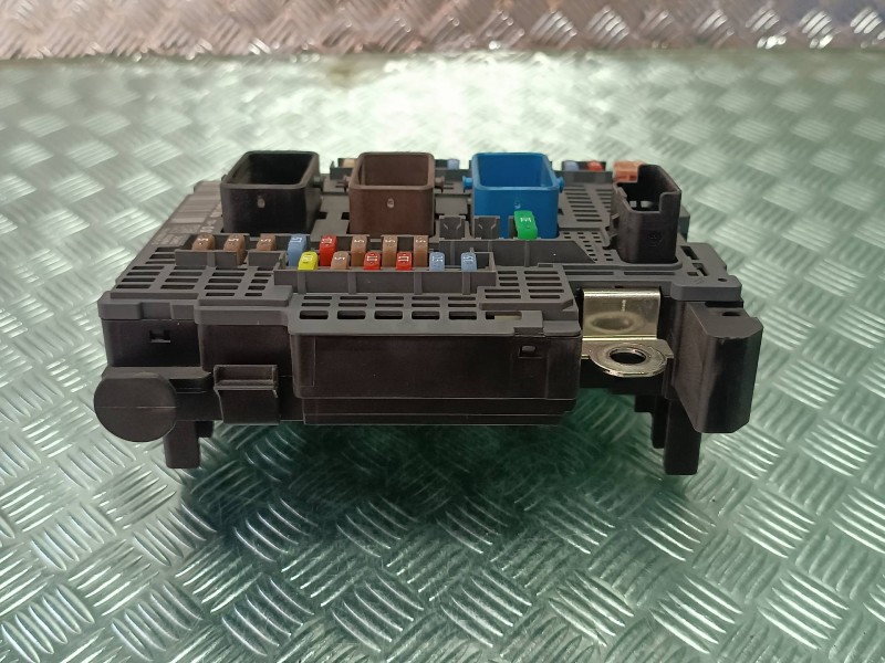 Recambio de caja reles / fusibles para citroen c4 picasso feel referencia OEM IAM 9810296180 BSMZ0301 DELPHI