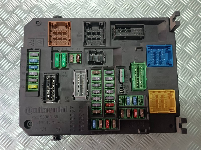 Recambio de caja reles / fusibles para citroen c4 picasso feel referencia OEM IAM 9806687980 BSIQ0401 CONTINENTAL