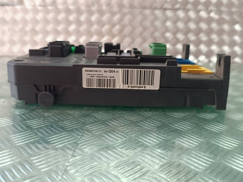 Recambio de caja reles / fusibles para citroen c4 picasso feel referencia OEM IAM 9806687980 BSIQ0401 CONTINENTAL