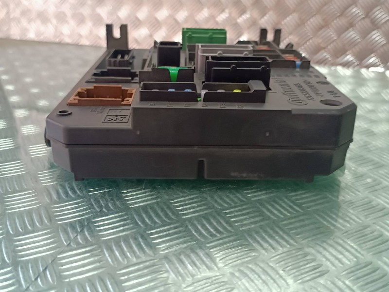 Recambio de caja reles / fusibles para citroen c4 picasso feel referencia OEM IAM 9806687980 BSIQ0401 CONTINENTAL
