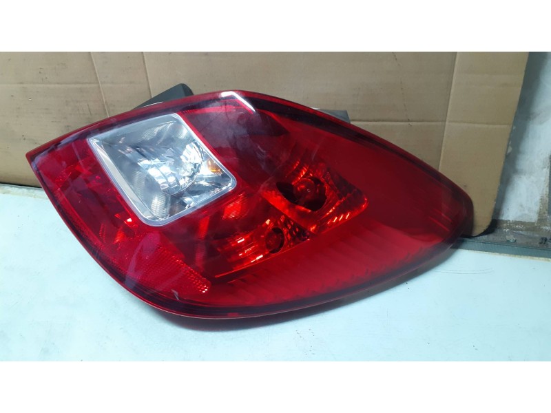 Recambio de piloto trasero derecho para opel corsa d selective referencia OEM IAM 13269051 89037887 89037877A