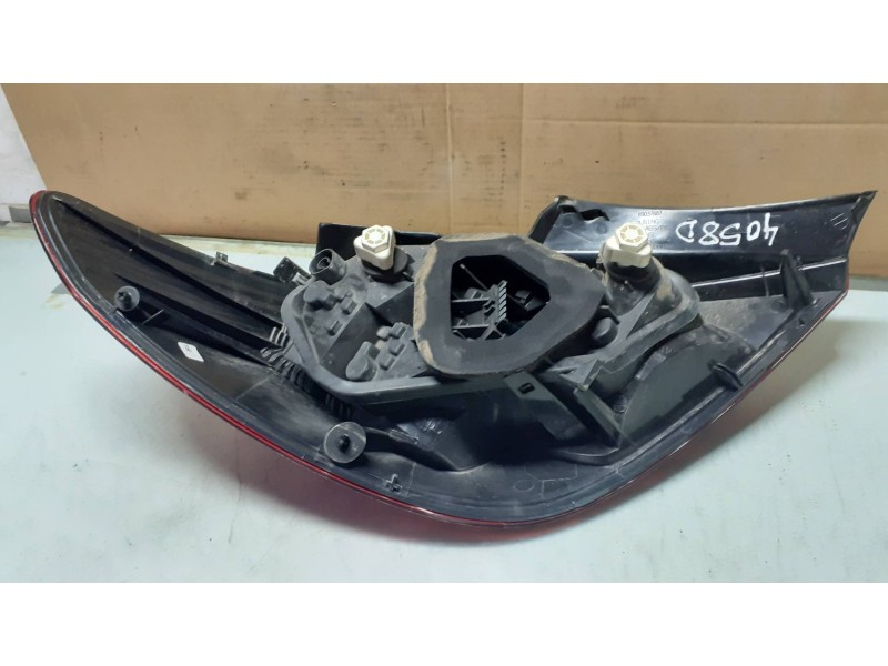 Recambio de piloto trasero derecho para opel corsa d selective referencia OEM IAM 13269051 89037887 89037877A