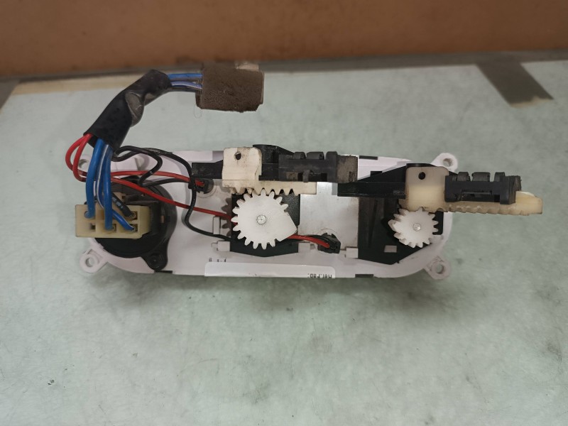 Recambio de mando climatizador para hyundai h 1 h 1 furg.caja cerr.c. puerta referencia OEM IAM   