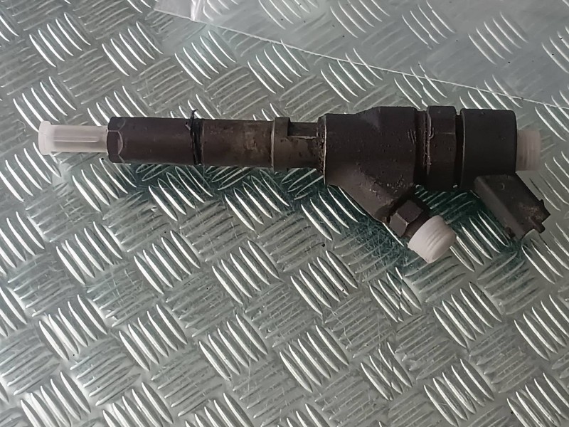 Recambio de inyector para peugeot 406 berlina (s1/s2) stdt referencia OEM IAM 9635196580 0445110008 BOSCH