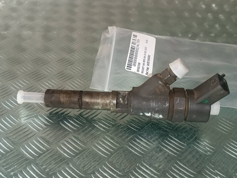 Recambio de inyector para peugeot 406 berlina (s1/s2) stdt referencia OEM IAM 9635196580 0445110008 BOSCH