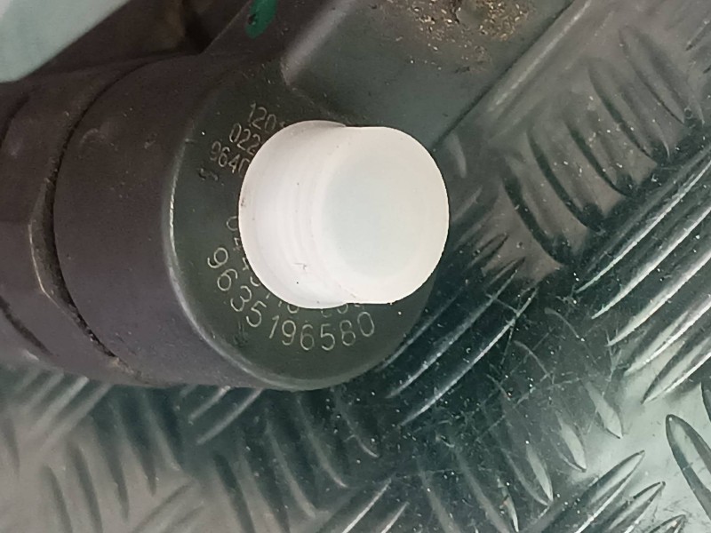 Recambio de inyector para peugeot 406 berlina (s1/s2) stdt referencia OEM IAM 9635196580 0445110008 BOSCH