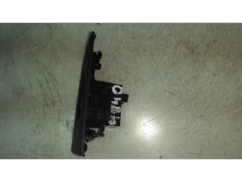 Recambio de mando elevalunas delantero derecho para bmw serie 1 lim. (f40) 118i referencia OEM IAM 7950756 AI01HW01 9471576