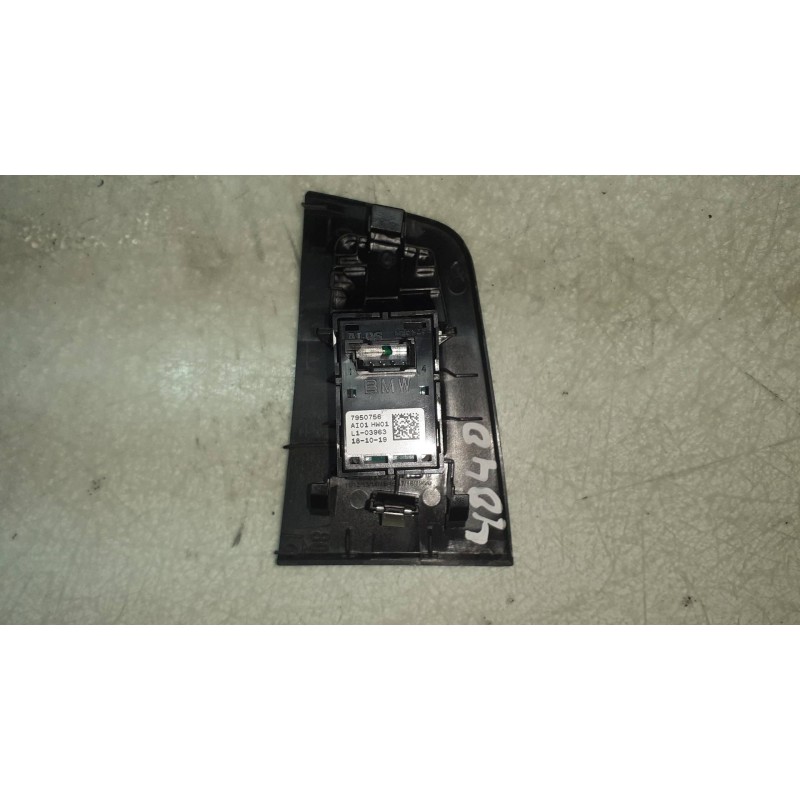 Recambio de mando elevalunas delantero derecho para bmw serie 1 lim. (f40) 118i referencia OEM IAM 7950756 AI01HW01 9471576
