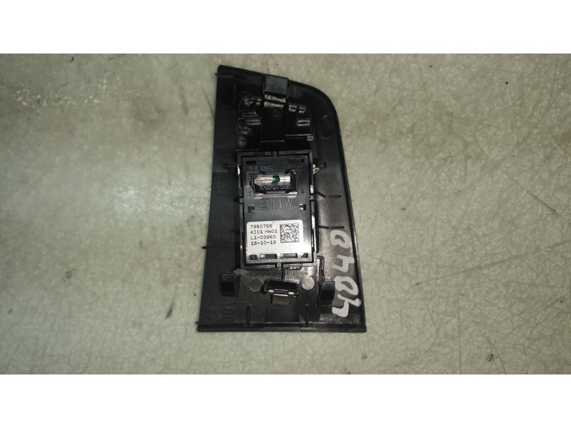 Recambio de mando elevalunas delantero derecho para bmw serie 1 lim. (f40) 118i referencia OEM IAM 7950756 AI01HW01 9471576