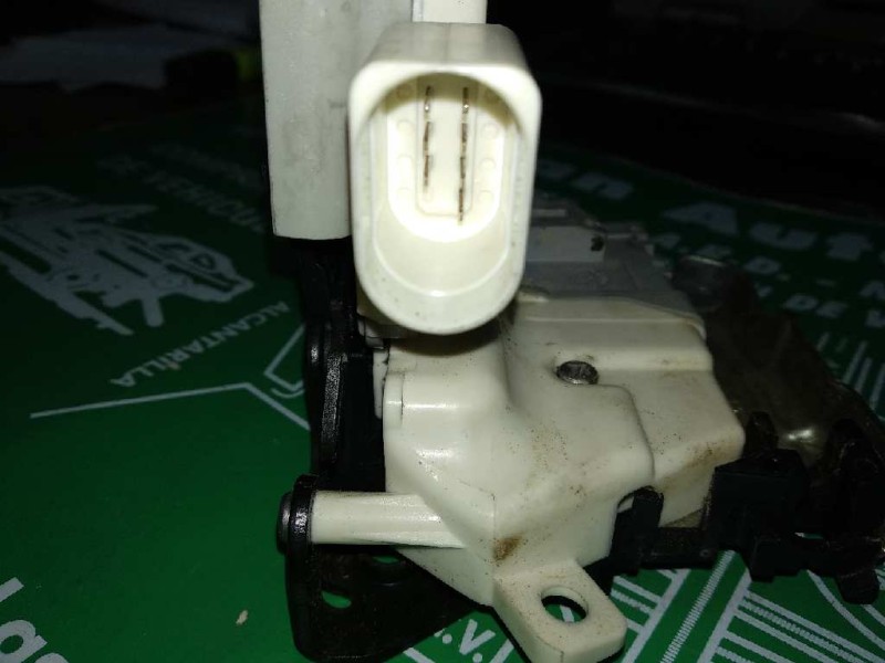 Recambio de cerradura puerta delantera izquierda para audi a1 (8x) attraction referencia OEM IAM 8X1837015 4+3 PINES BLANCO