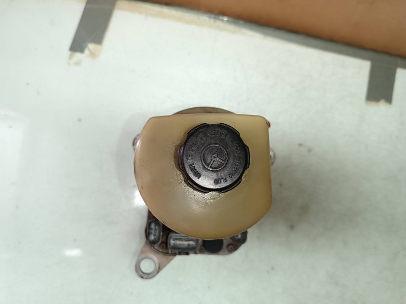 Recambio de bomba direccion para ford focus berlina (cap) ambiente (d) referencia OEM IAM 1040085011094  FOMOCO