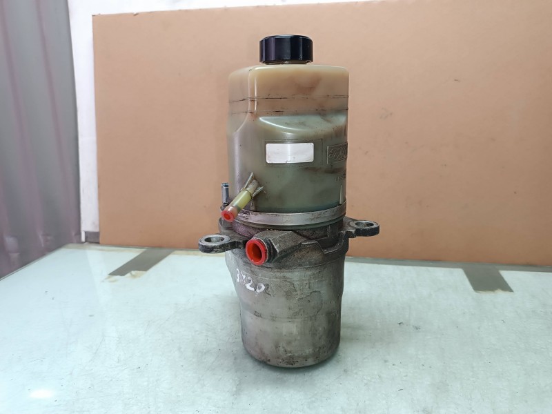 Recambio de bomba direccion para ford focus berlina (cap) ambiente (d) referencia OEM IAM 1040085011094  FOMOCO