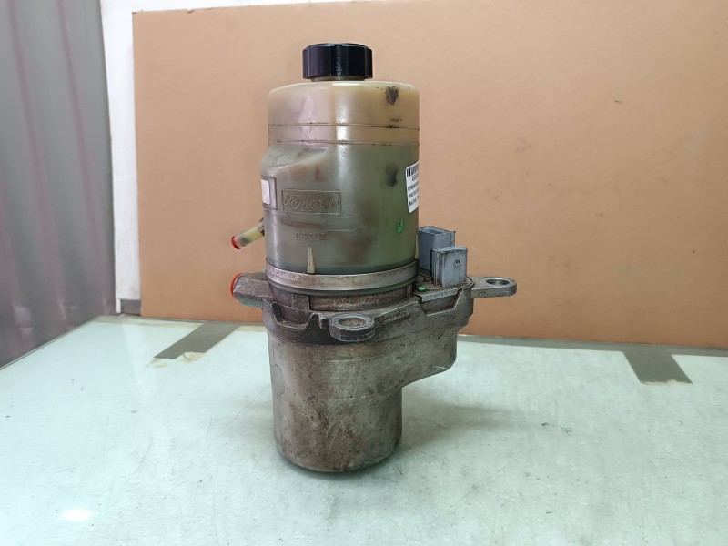 Recambio de bomba direccion para ford focus berlina (cap) ambiente (d) referencia OEM IAM 1040085011094  FOMOCO