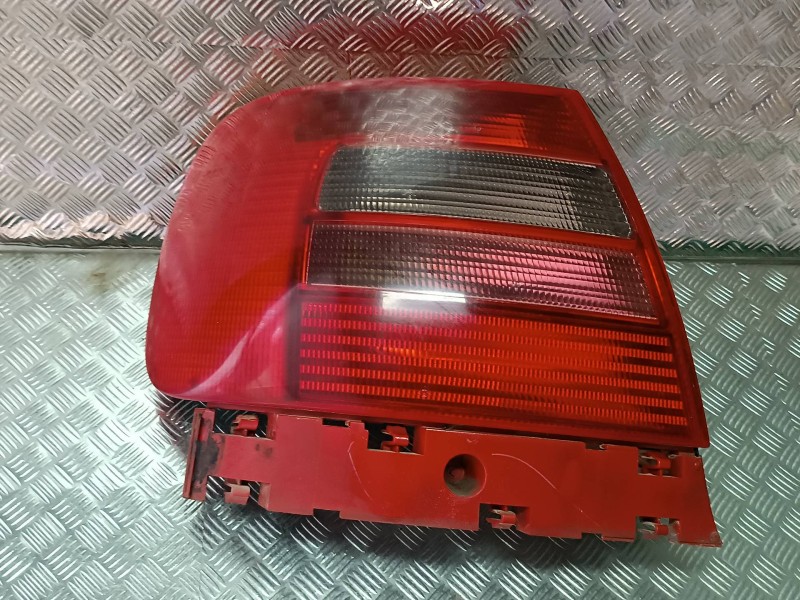 Recambio de piloto trasero izquierdo para audi a4 berlina (b5) 1.9 tdi referencia OEM IAM   