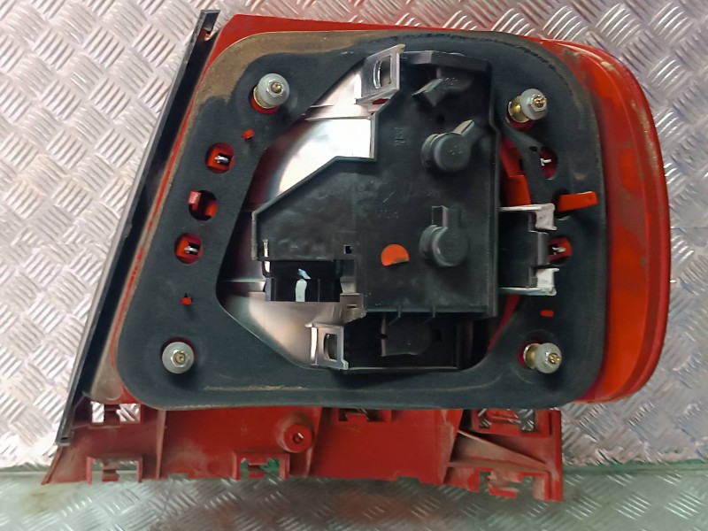 Recambio de piloto trasero izquierdo para audi a4 berlina (b5) 1.9 tdi referencia OEM IAM   