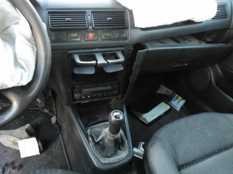 volkswagen golf iv berlina (1j1) del año 2000