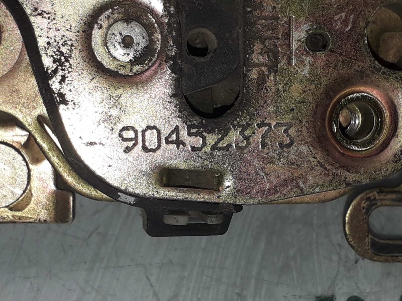 Recambio de cerradura puerta delantera izquierda para opel corsa b eco referencia OEM IAM 90452373  