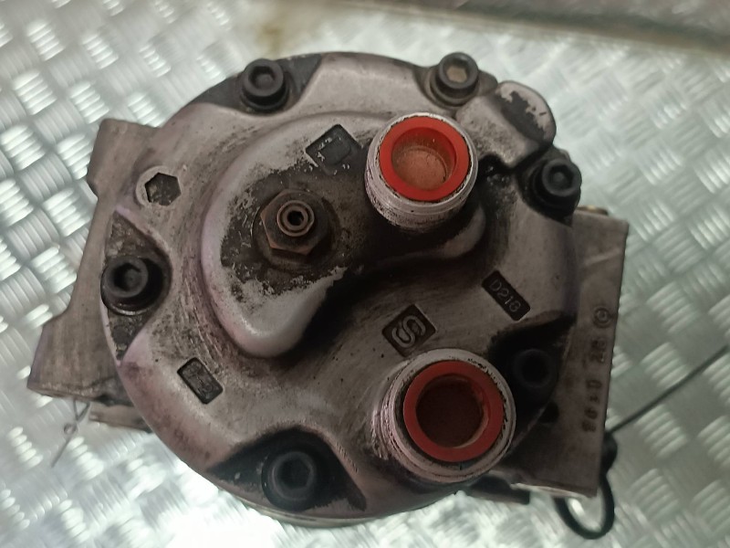 Recambio de compresor aire acondicionado para volkswagen passat berlina (3b2) comfortline referencia OEM IAM 8D0260805D DCW17D Z