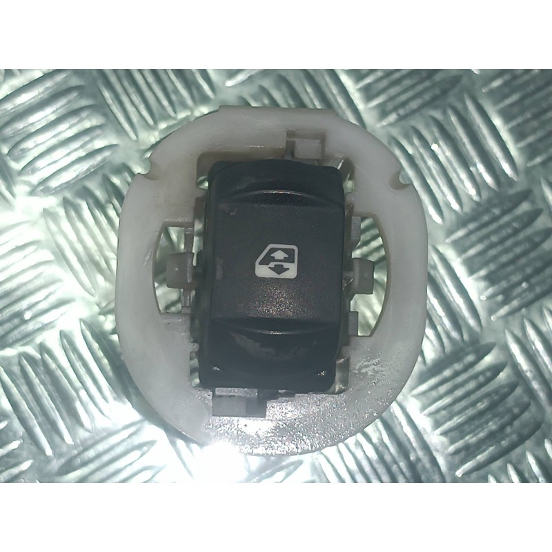 Recambio de mando elevalunas delantero derecho para renault clio iii confort dynamique referencia OEM IAM 156018100  CONECTOR 6 