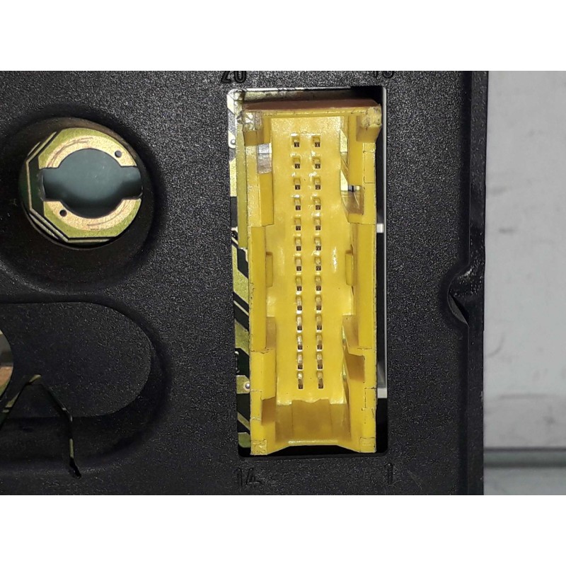 Recambio de pantalla multifuncion para opel vectra b berlina básico (1999) referencia OEM IAM 90569356 5WK7467 SIEMENS