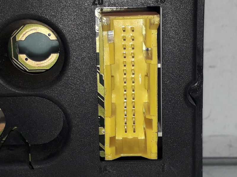 Recambio de pantalla multifuncion para opel vectra b berlina básico (1999) referencia OEM IAM 90569356 5WK7467 SIEMENS