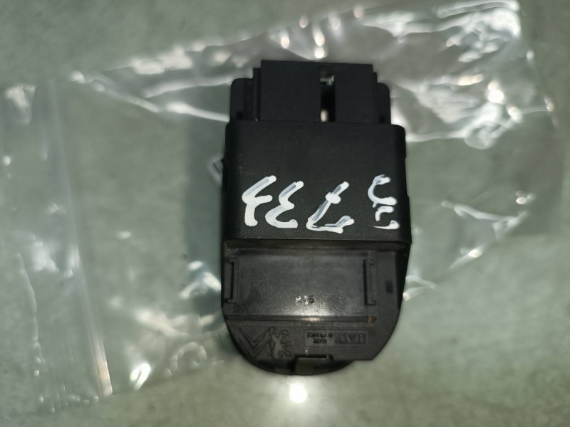 Recambio de mando elevalunas delantero izquierdo para peugeot 206 berlina xr referencia OEM IAM   CONECTOR 6 PINES