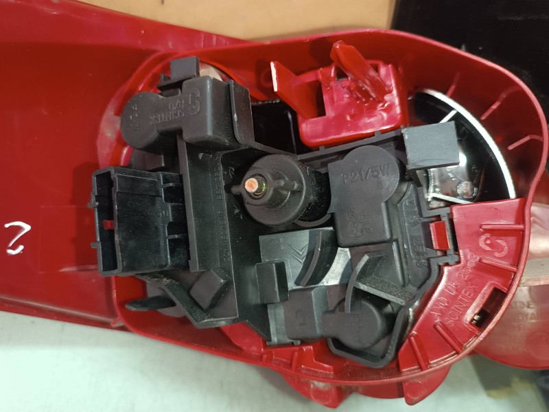 Recambio de piloto trasero derecho para peugeot 206 berlina xs-line referencia OEM IAM   