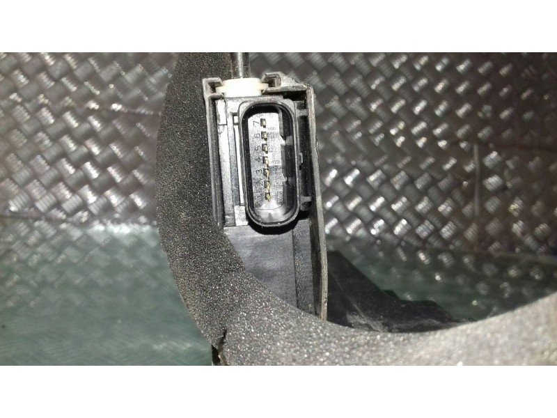 Recambio de cerradura puerta trasera izquierda para citroen c4 picasso feel referencia OEM IAM 981031088  