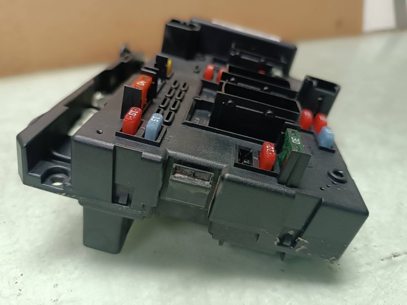 Recambio de caja reles / fusibles para peugeot 206 berlina xs-line referencia OEM IAM 9657608780 BSM B3 DELPHI