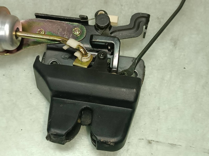 Recambio de cerradura maletero / porton para kia opirus básico referencia OEM IAM 9579033000  CONECTOR 2 PINES