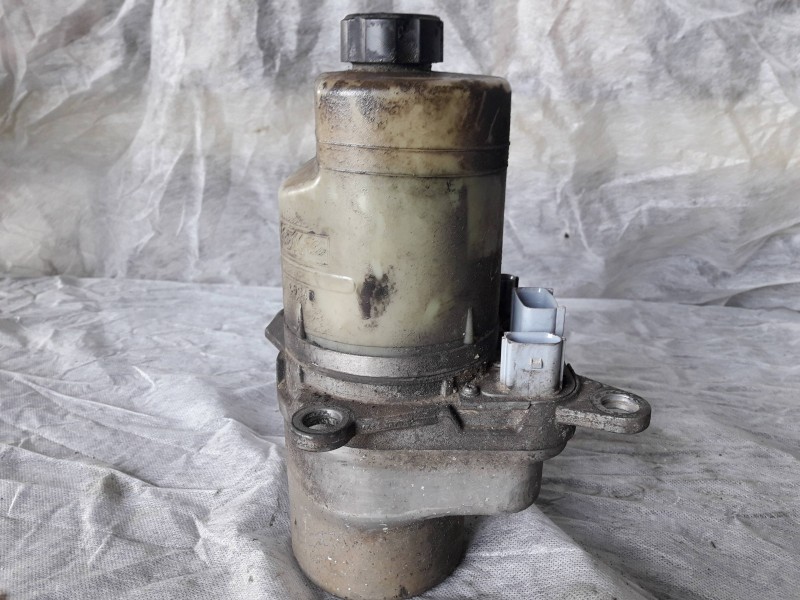 Recambio de bomba direccion para ford focus lim. (cb4) titanium referencia OEM IAM 4M513K514CA  